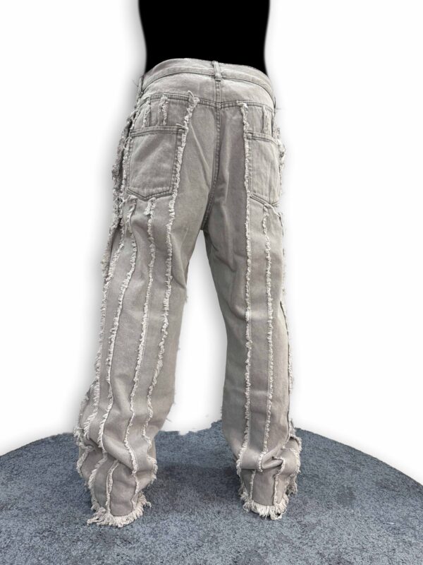 jeans strappati